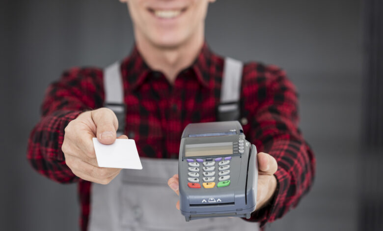 Quem tem nome sujo pode ter máquina de cartão de crédito? Confira!